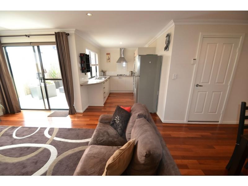 17 B Rosinski Circle, Tapping WA 6065