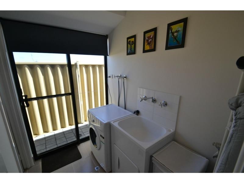 17 B Rosinski Circle, Tapping WA 6065