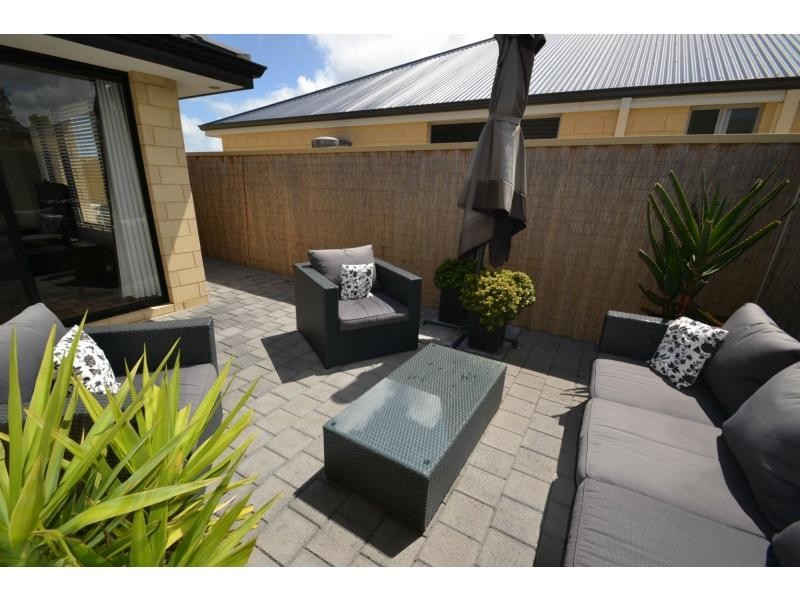 17 B Rosinski Circle, Tapping WA 6065