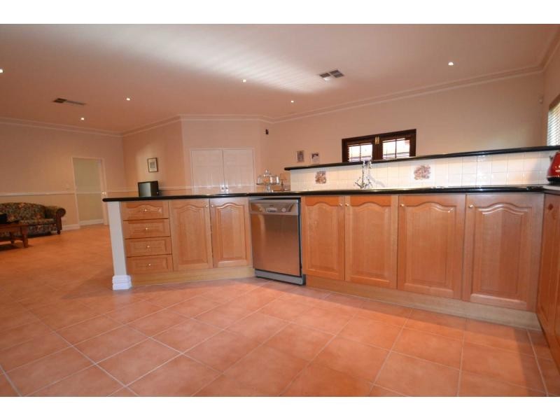 21 Newgain Crescent, Carramar WA 6031