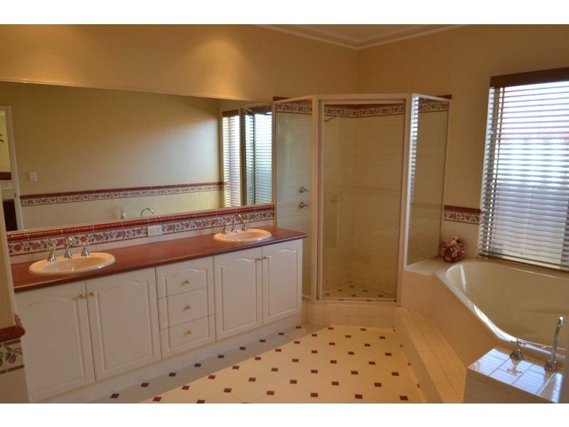 21 Newgain Crescent, Carramar WA 6031