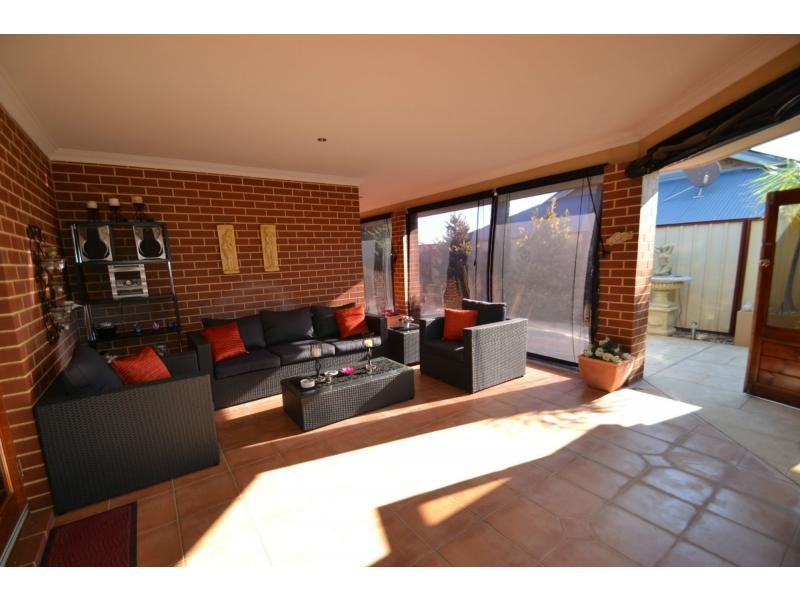 21 Newgain Crescent, Carramar WA 6031