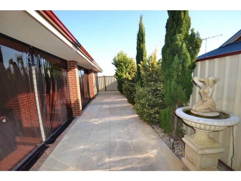 21 Newgain Crescent, Carramar WA 6031