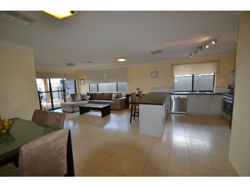 6 Dillwynia Bend, Banksia Grove WA 6031