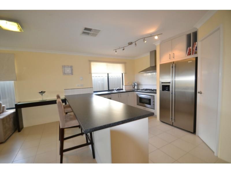 6 Dillwynia Bend, Banksia Grove WA 6031