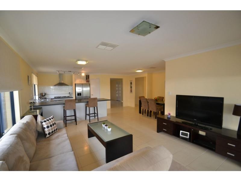 6 Dillwynia Bend, Banksia Grove WA 6031