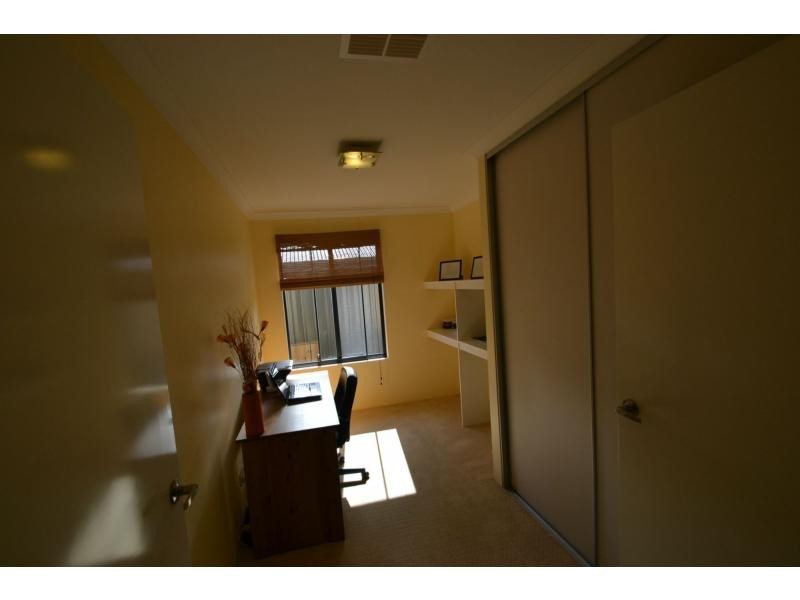 6 Dillwynia Bend, Banksia Grove WA 6031