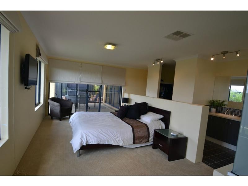 6 Dillwynia Bend, Banksia Grove WA 6031