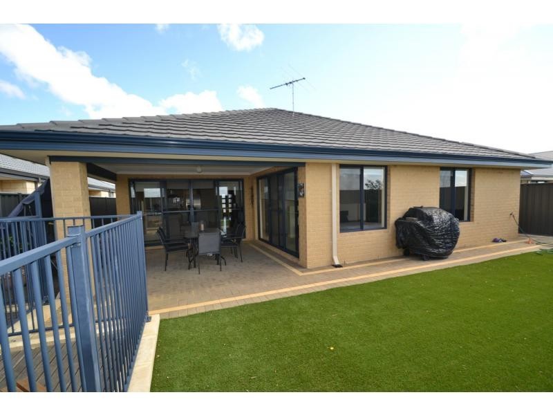 6 Dillwynia Bend, Banksia Grove WA 6031