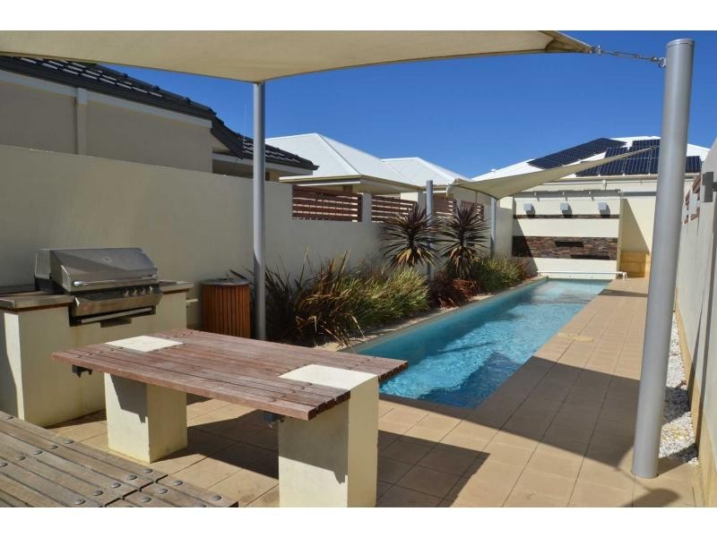 25/15 Crosthwait Circle, Tapping WA 6065