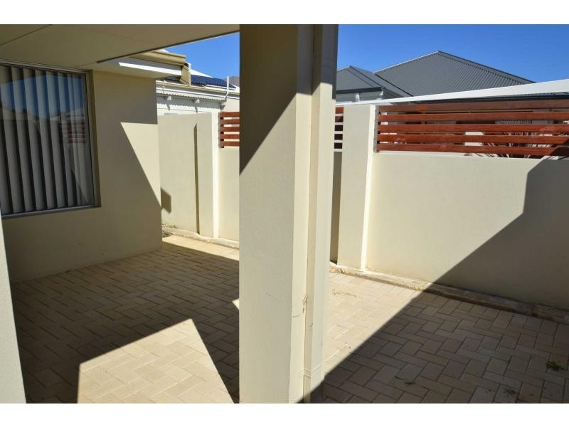 25/15 Crosthwait Circle, Tapping WA 6065