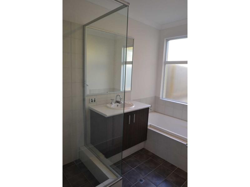 25/15 Crosthwait Circle, Tapping WA 6065