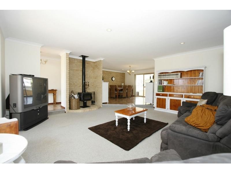24 Rees Drive, Quinns Rocks WA 6030