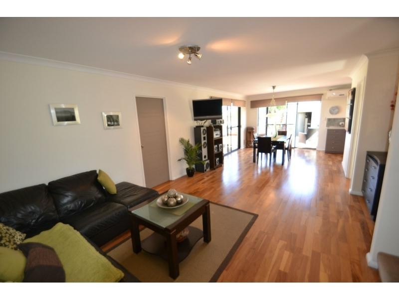 15 Chandela Loop, Currambine WA 6028