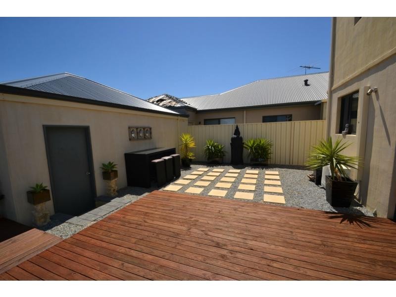 15 Chandela Loop, Currambine WA 6028
