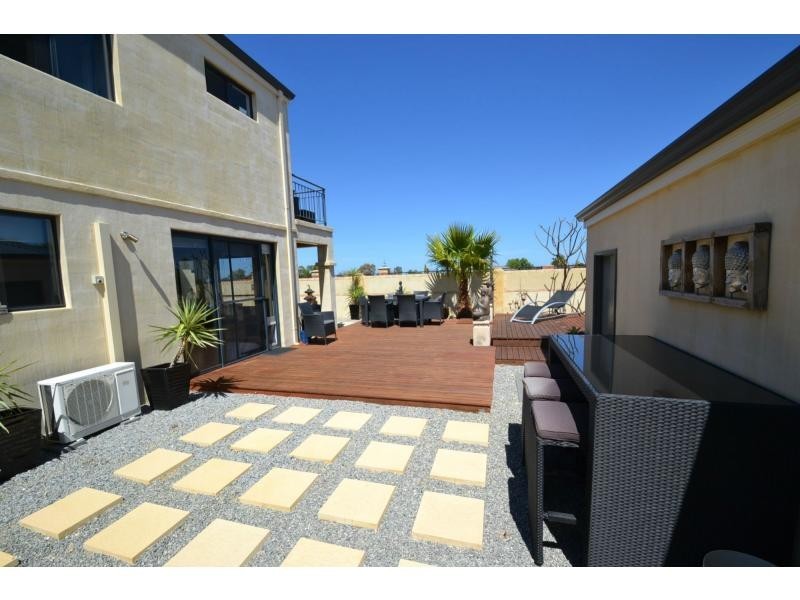 15 Chandela Loop, Currambine WA 6028