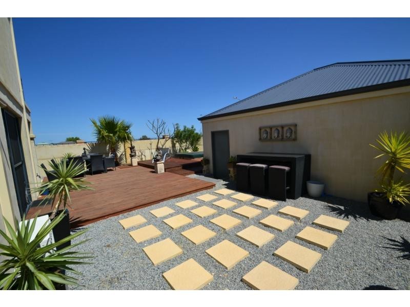 15 Chandela Loop, Currambine WA 6028
