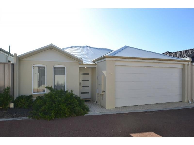 25/15 Crosthwait Circle, Tapping WA 6065