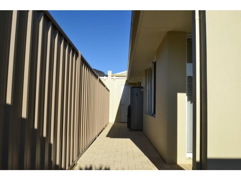 25/15 Crosthwait Circle, Tapping WA 6065