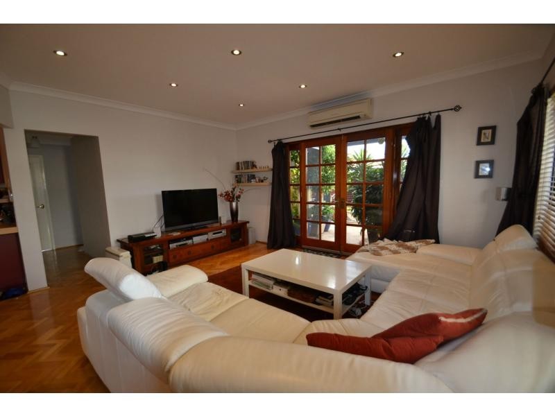 38 Halmstad Circle, Mindarie WA 6030