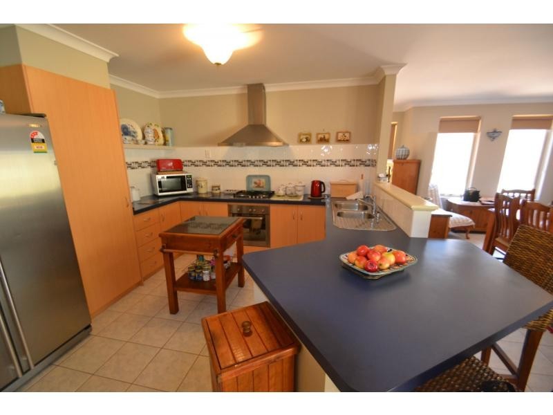 Unit 7/5 Yarra Court, Carramar WA 6031