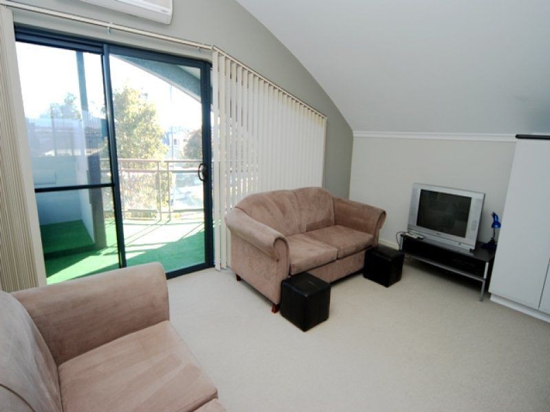 54 Lakeside Drive, Joondalup WA 6027