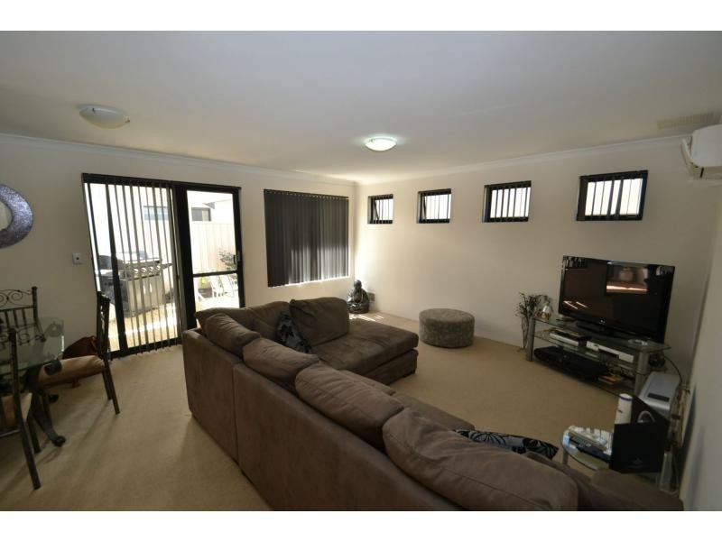 18/15 Crosthwait Circle, Tapping WA 6065