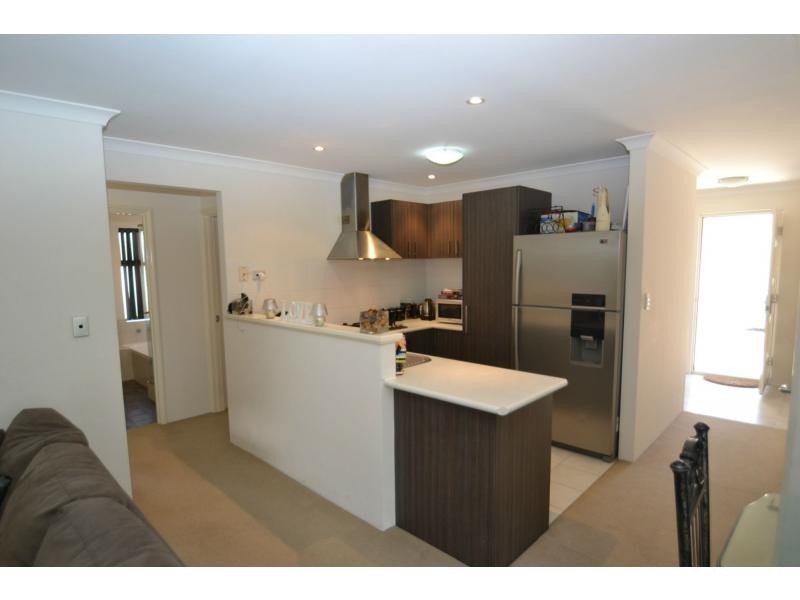 18/15 Crosthwait Circle, Tapping WA 6065