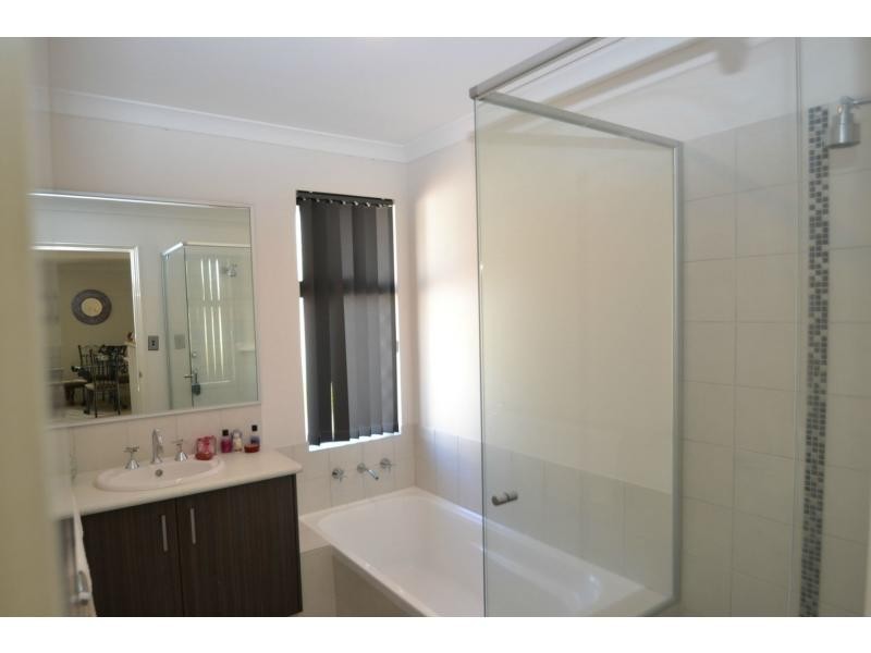 18/15 Crosthwait Circle, Tapping WA 6065