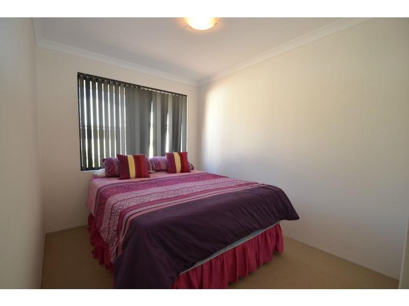 18/15 Crosthwait Circle, Tapping WA 6065