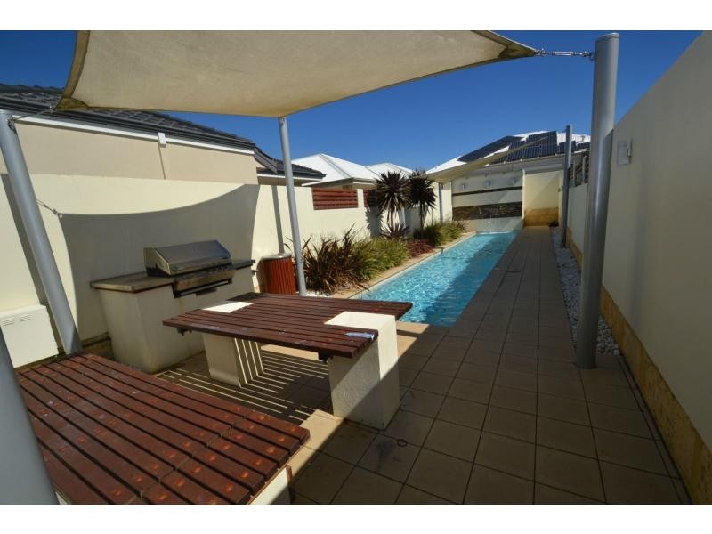 18/15 Crosthwait Circle, Tapping WA 6065