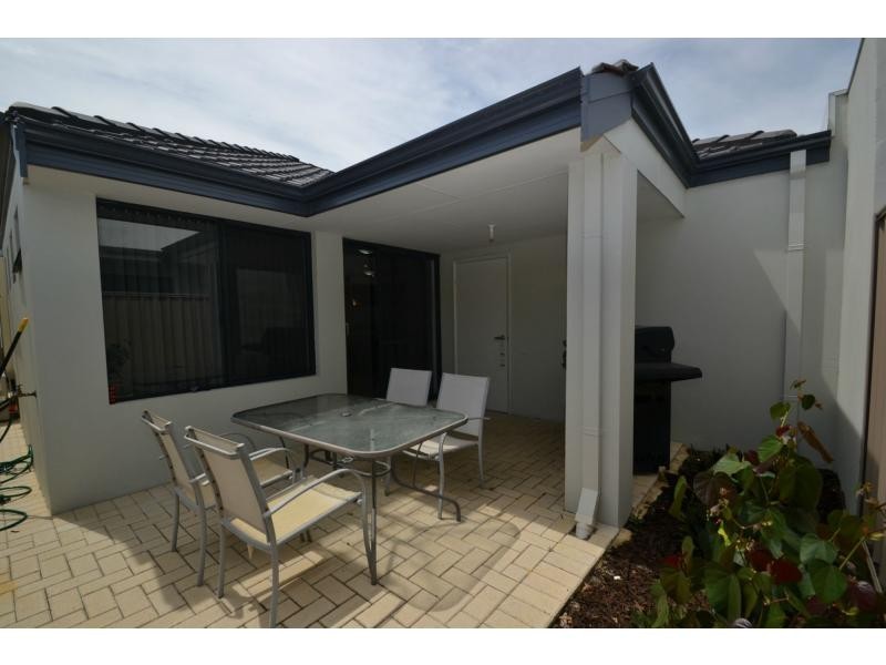 18/15 Crosthwait Circle, Tapping WA 6065