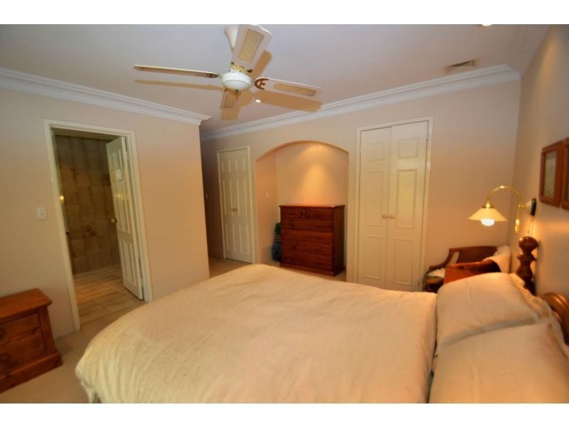 37 Bushland Retreat, Carramar WA 6031