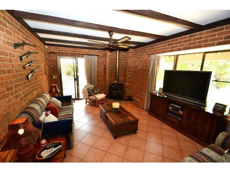 37 Bushland Retreat, Carramar WA 6031