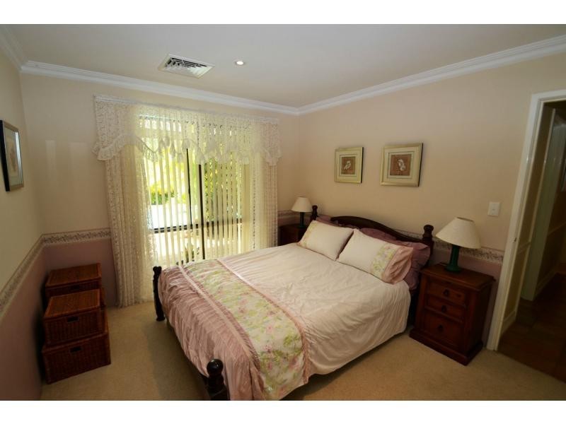 37 Bushland Retreat, Carramar WA 6031