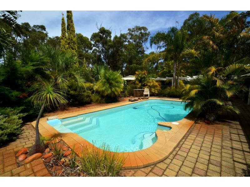 37 Bushland Retreat, Carramar WA 6031