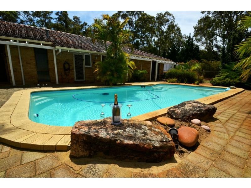 37 Bushland Retreat, Carramar WA 6031
