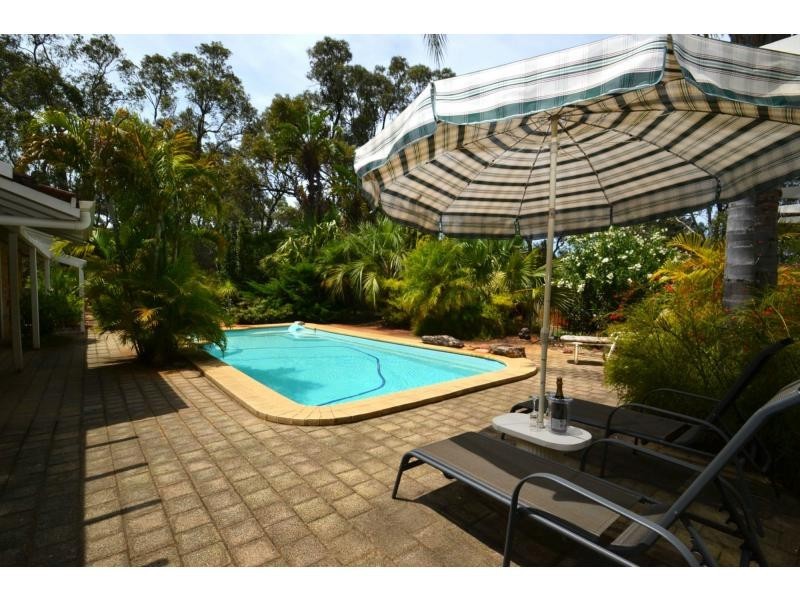 37 Bushland Retreat, Carramar WA 6031