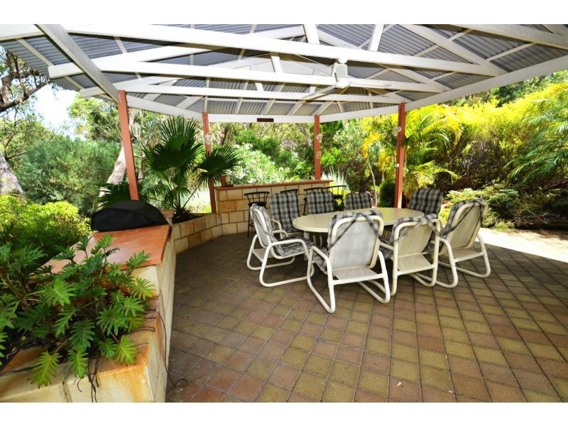 37 Bushland Retreat, Carramar WA 6031