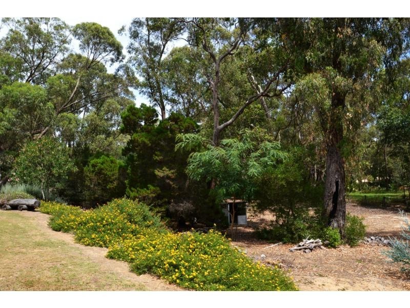37 Bushland Retreat, Carramar WA 6031