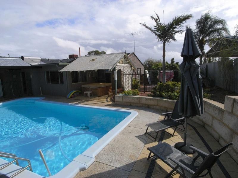 6 Malak Court, Wanneroo WA 6065