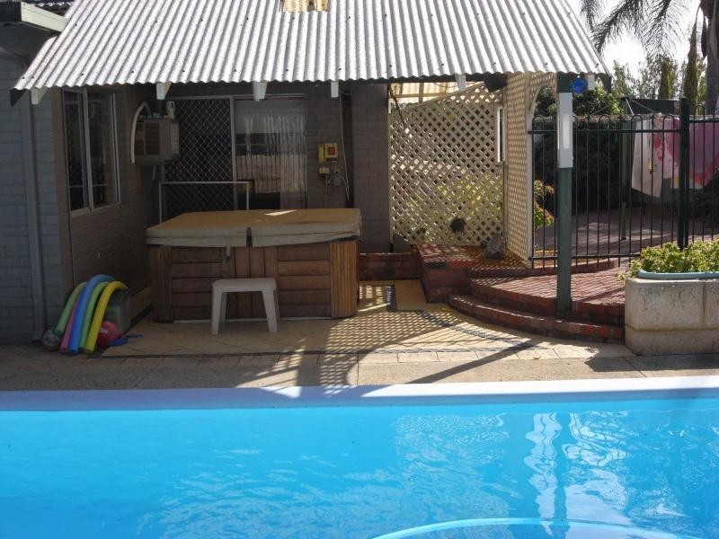 6 Malak Court, Wanneroo WA 6065