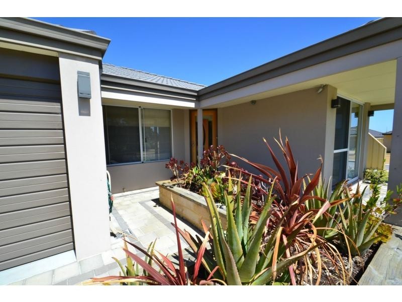 2 Kandalee Gate, Banksia Grove WA 6031