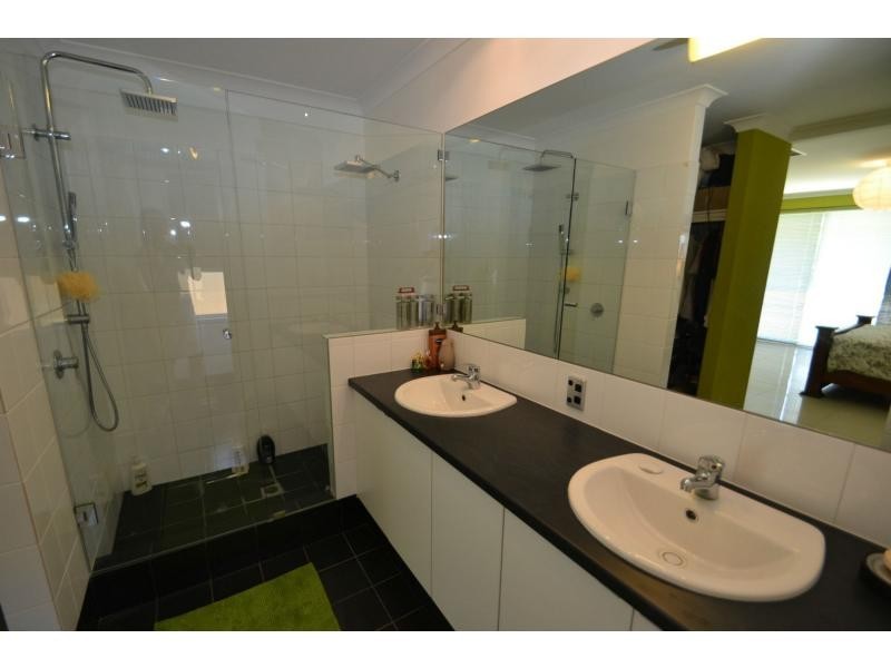 2 Kandalee Gate, Banksia Grove WA 6031