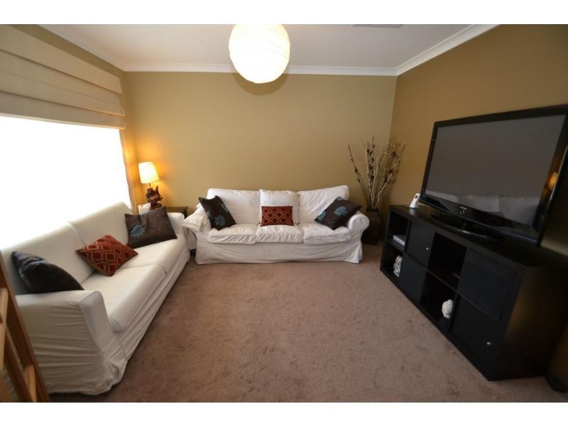 2 Kandalee Gate, Banksia Grove WA 6031