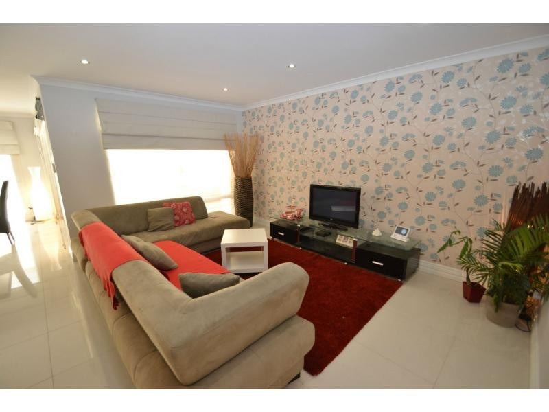 2 Kandalee Gate, Banksia Grove WA 6031