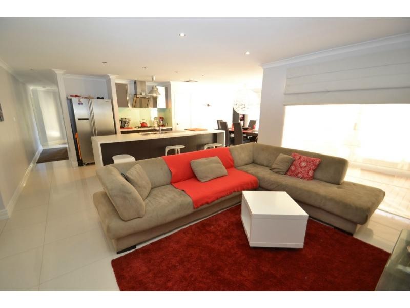 2 Kandalee Gate, Banksia Grove WA 6031