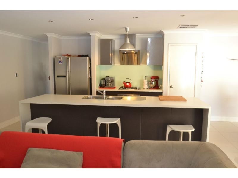 2 Kandalee Gate, Banksia Grove WA 6031