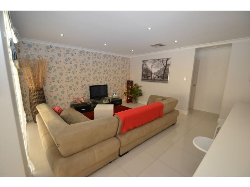 2 Kandalee Gate, Banksia Grove WA 6031