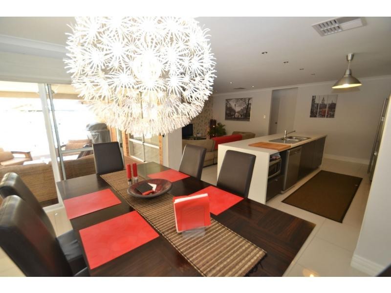 2 Kandalee Gate, Banksia Grove WA 6031